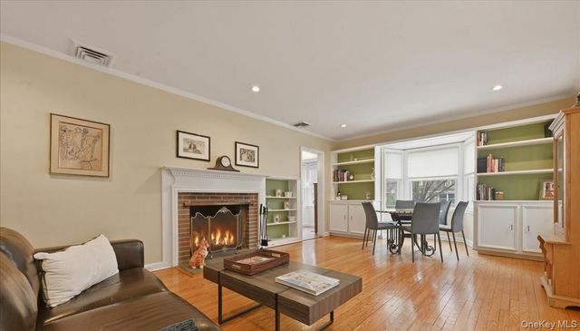 163 Elm Street, Roslyn Heights, NY 11577