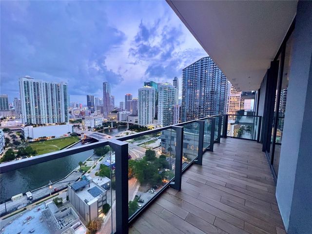 88 SW 7th St 2012, Miami, FL 33130