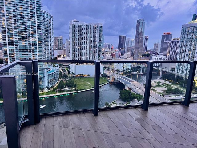 88 SW 7th St 2012, Miami, FL 33130