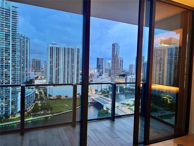 88 SW 7th St 2012, Miami, FL 33130