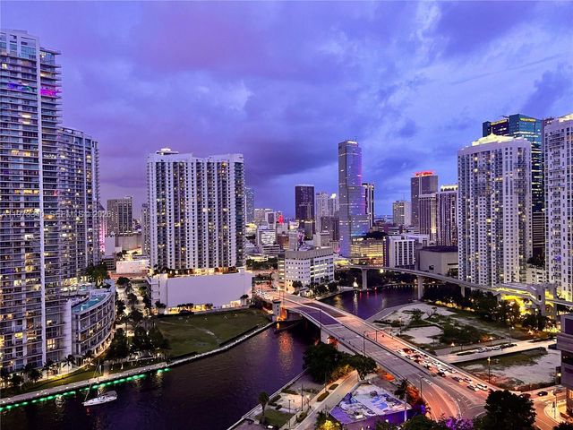 88 SW 7th St 2012, Miami, FL 33130