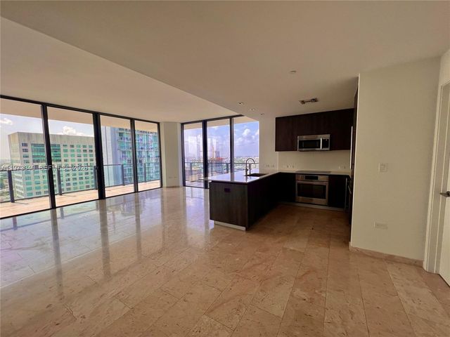 88 SW 7th St 2012, Miami, FL 33130