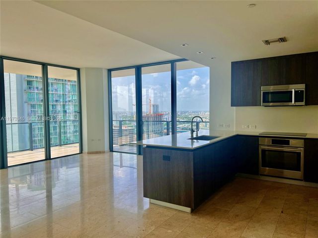 88 SW 7th St 2012, Miami, FL 33130