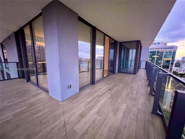 88 SW 7th St 2012, Miami, FL 33130