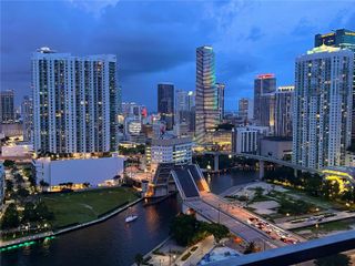 88 SW 7th St 2012, Miami, FL 33130