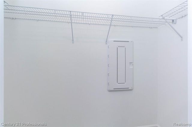 4825 Parkside Lane, Troy, MI 48085