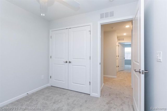 4825 Parkside Lane, Troy, MI 48085