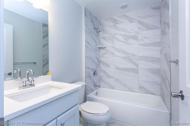 4825 Parkside Lane, Troy, MI 48085