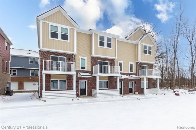 4825 Parkside Lane, Troy, MI 48085