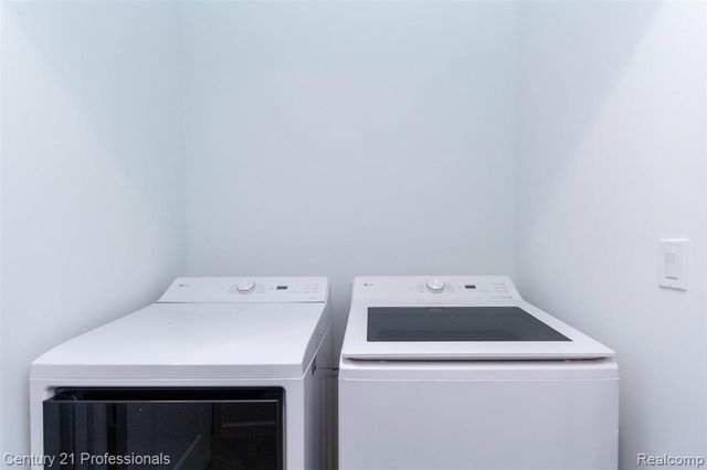 4825 Parkside Lane, Troy, MI 48085