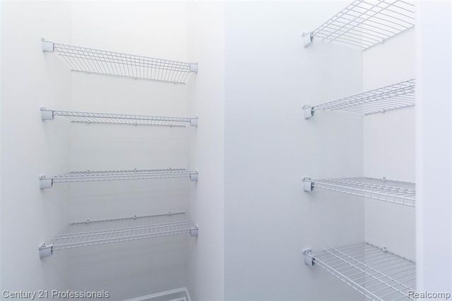 4825 Parkside Lane, Troy, MI 48085