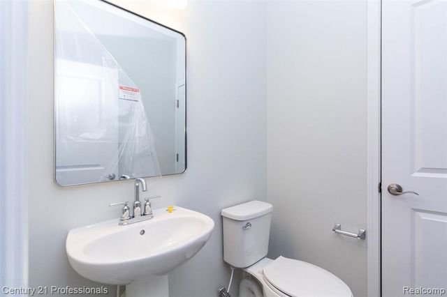 4825 Parkside Lane, Troy, MI 48085