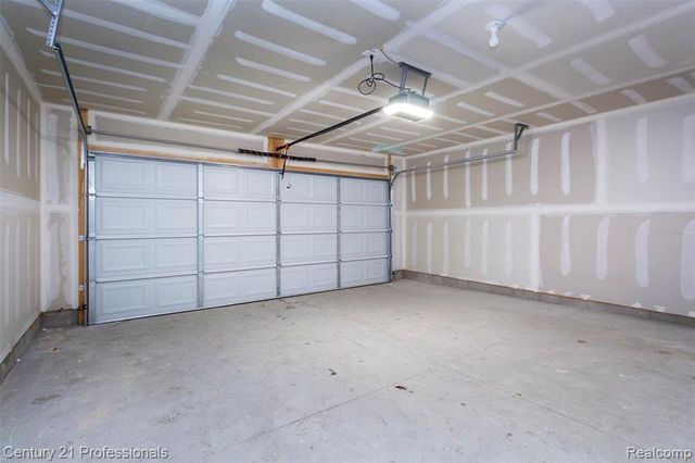 4825 Parkside Lane, Troy, MI 48085