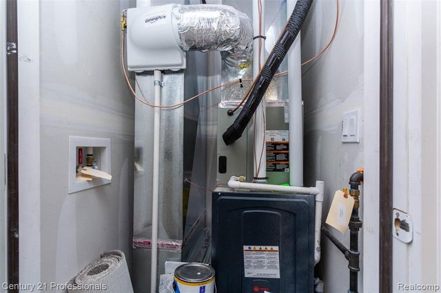 4825 Parkside Lane, Troy, MI 48085