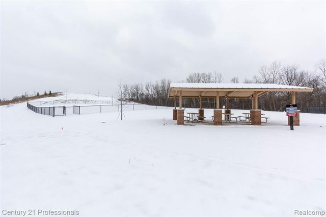 4825 Parkside Lane, Troy, MI 48085