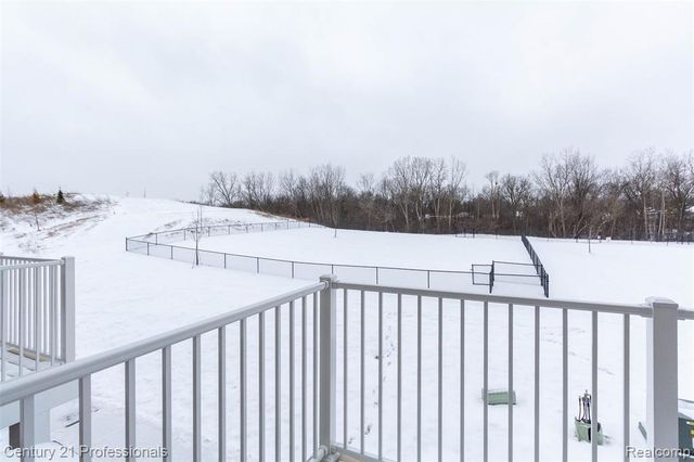 4825 Parkside Lane, Troy, MI 48085