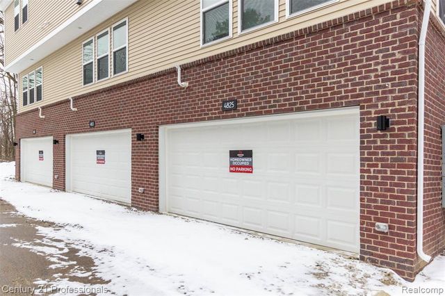 4825 Parkside Lane, Troy, MI 48085