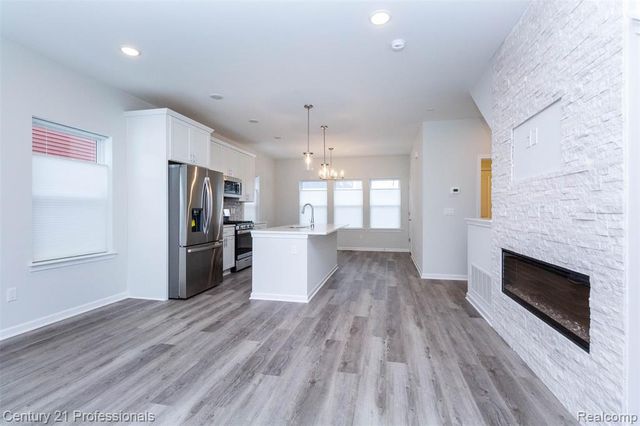 4825 Parkside Lane, Troy, MI 48085