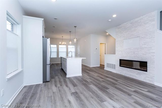 4825 Parkside Lane, Troy, MI 48085