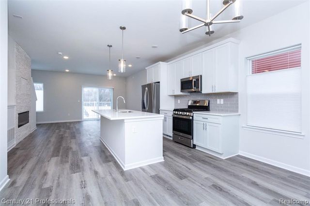 4825 Parkside Lane, Troy, MI 48085