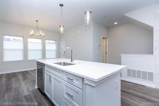 4825 Parkside Lane, Troy, MI 48085