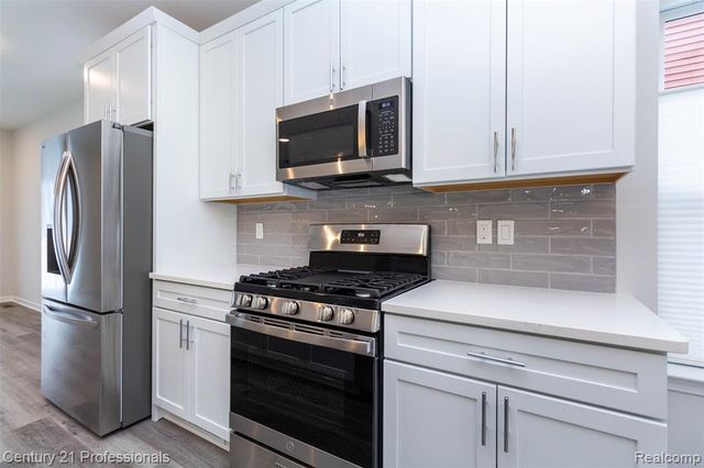 4825 Parkside Lane, Troy, MI 48085