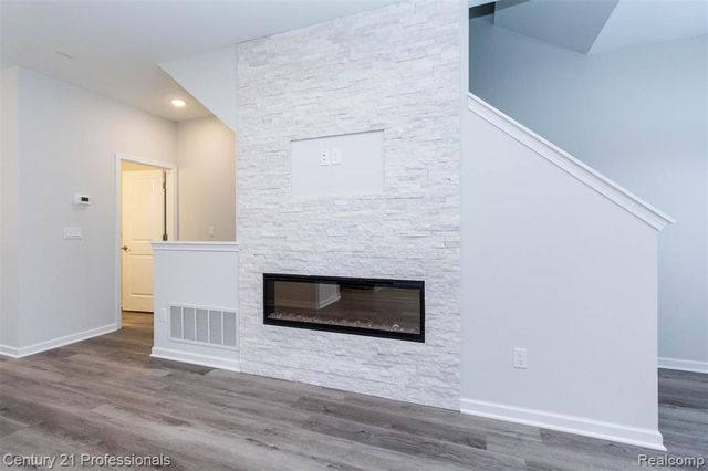 4825 Parkside Lane, Troy, MI 48085