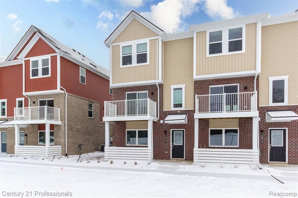 4825 Parkside Lane, Troy, MI 48085