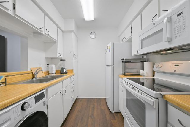 4627 Wild Indigo Street 603, Houston, TX 77027