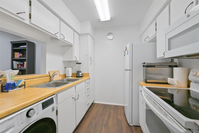 4627 Wild Indigo Street 603, Houston, TX 77027