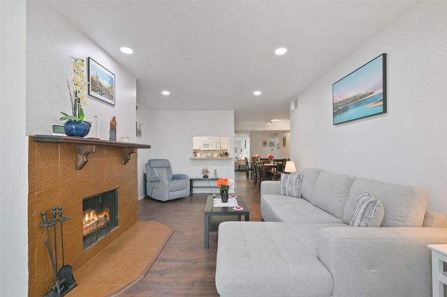 4627 Wild Indigo Street 603, Houston, TX 77027