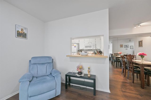 4627 Wild Indigo Street 603, Houston, TX 77027