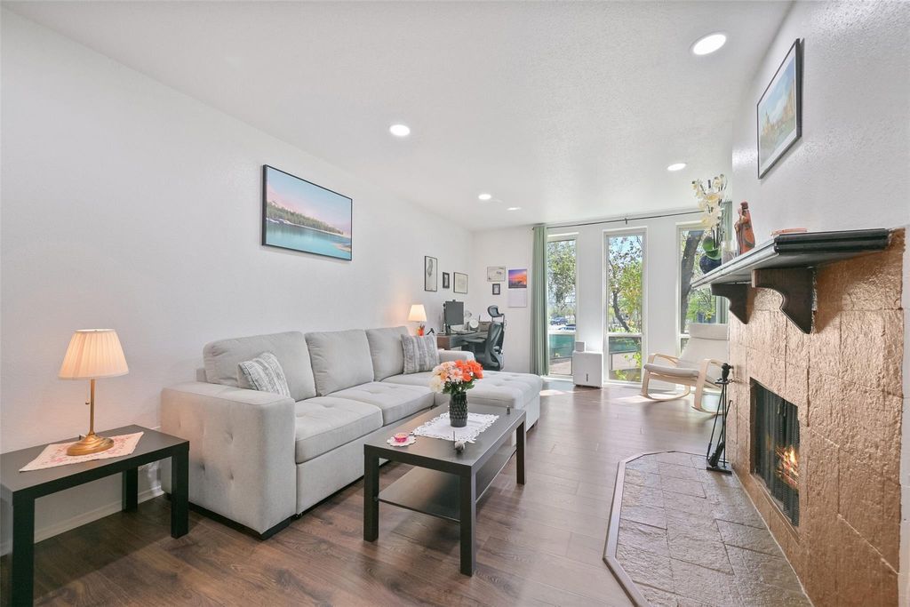 4627 Wild Indigo Street 603, Houston, TX 77027