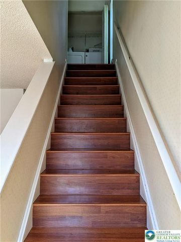 1825 Falcon Drive, Bethlehem City, PA 18017