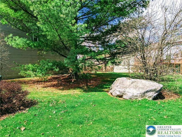 1825 Falcon Drive, Bethlehem City, PA 18017