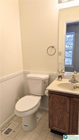 1825 Falcon Drive, Bethlehem City, PA 18017