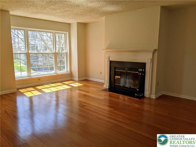 1825 Falcon Drive, Bethlehem City, PA 18017