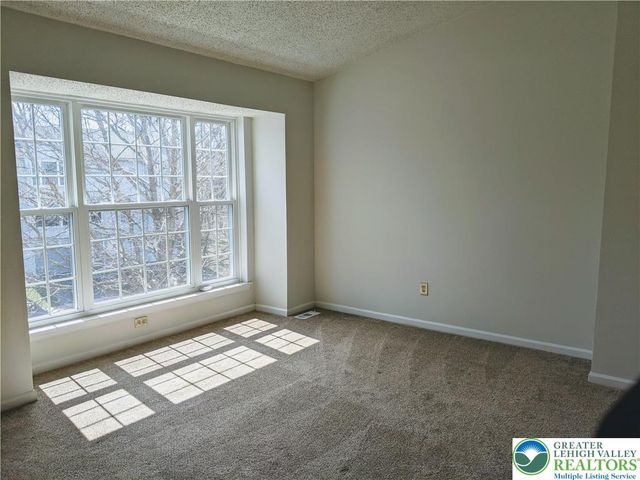 1825 Falcon Drive, Bethlehem City, PA 18017