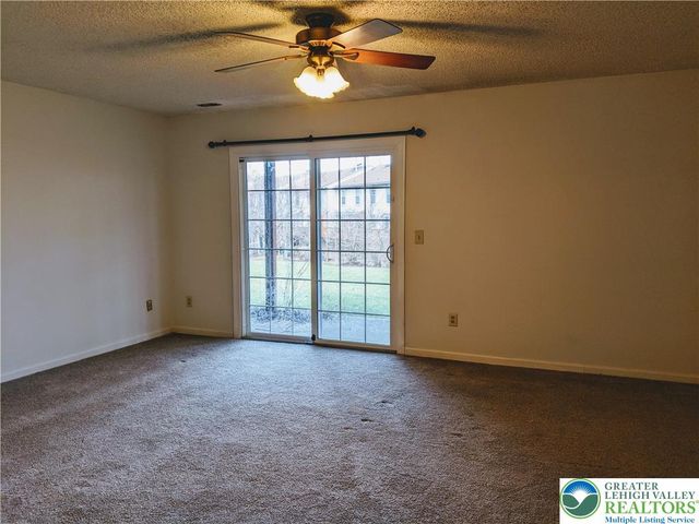 1825 Falcon Drive, Bethlehem City, PA 18017