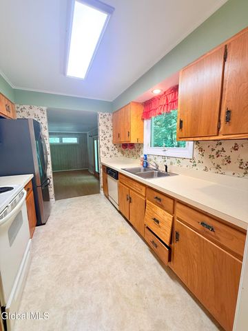 8 Sherwood Drive, Queensbury, NY 12804