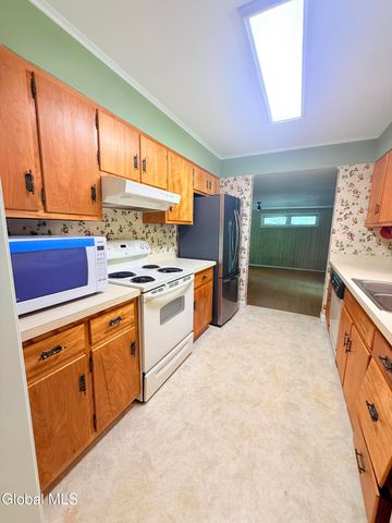 8 Sherwood Drive, Queensbury, NY 12804