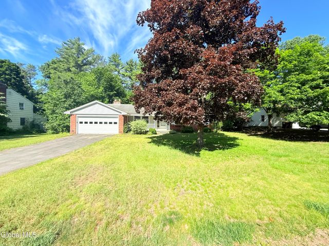 8 Sherwood Drive, Queensbury, NY 12804