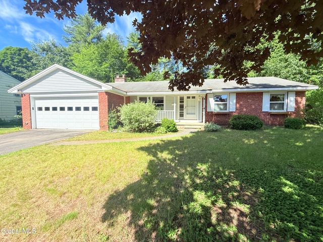 8 Sherwood Drive, Queensbury, NY 12804