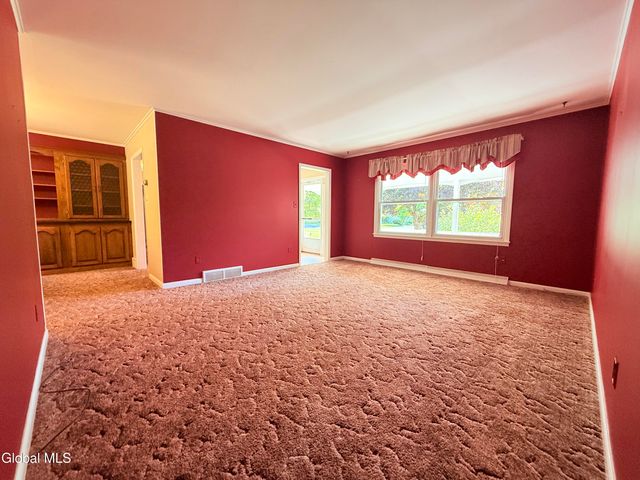 8 Sherwood Drive, Queensbury, NY 12804