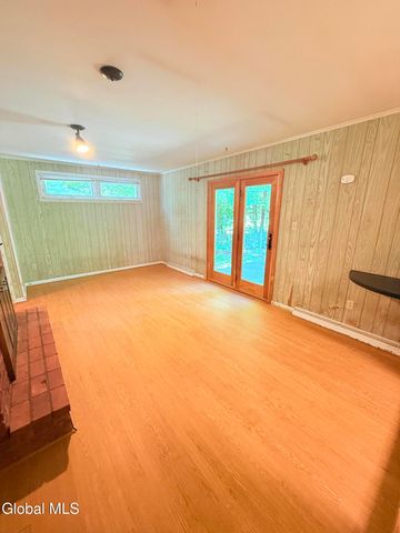 8 Sherwood Drive, Queensbury, NY 12804