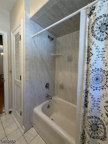 92 Chamberlain Pl, Midland Park Boro, NJ 07432