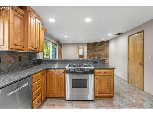 25152 Sw LADD HILL Rd, Sherwood, OR 97140