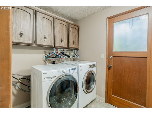 25152 Sw LADD HILL Rd, Sherwood, OR 97140