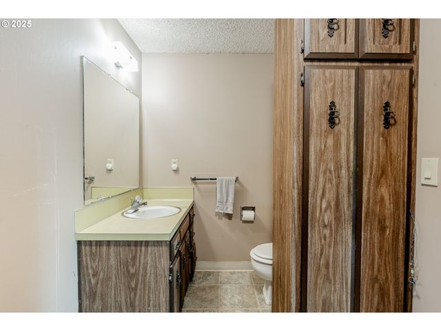 25152 Sw LADD HILL Rd, Sherwood, OR 97140