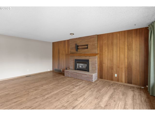 25152 Sw LADD HILL Rd, Sherwood, OR 97140